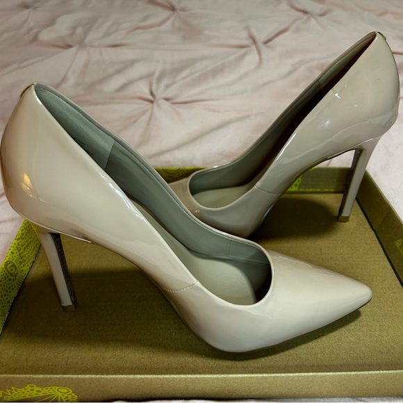 Nude Pumps - Picture 3 of 3